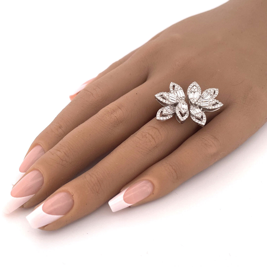 Elegant 18k White Gold Diamond Leaf Cluster Ring