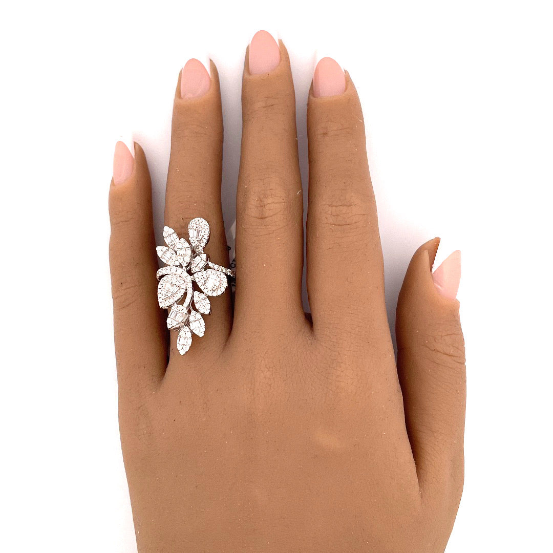 Stylish 18k White Gold Diamond Ring