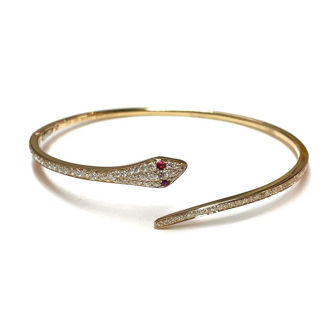 Stunning 18k Yellow Gold Detailed Snake Diamond Bracelet