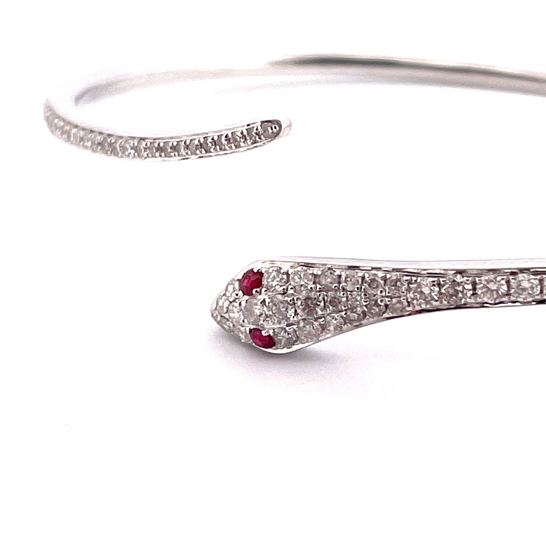 Stunning 18k White Gold Detailed Snake Diamond Bracelet