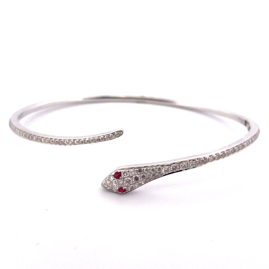 Stunning 18k White Gold Detailed Snake Diamond Bracelet